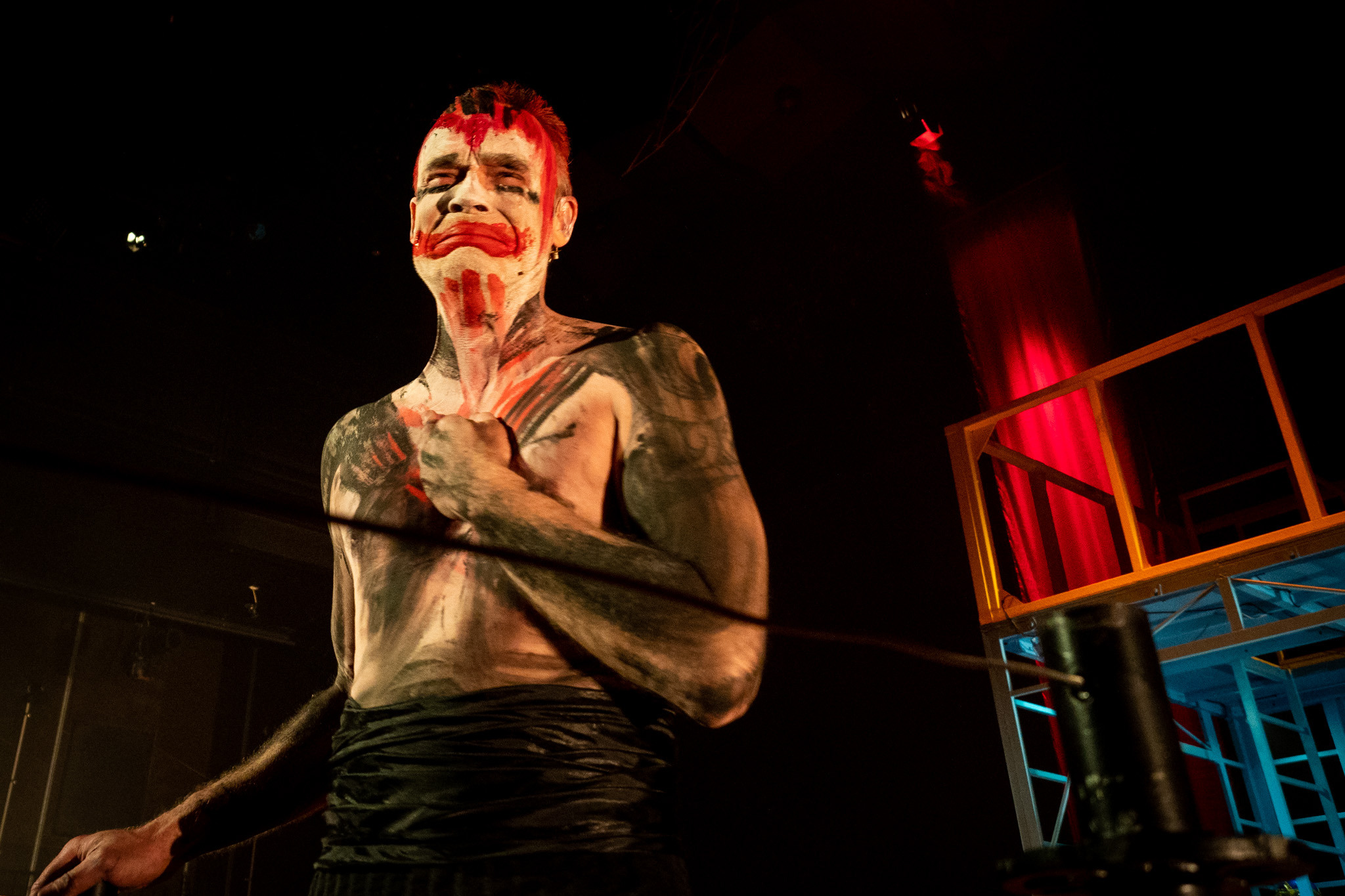 Joel Tobeck performs Mr Burns, A Post-Electric Play at Rangatira, Q Theatre, 2018.